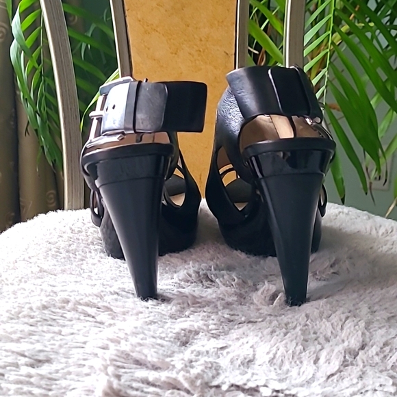 MICHAEL Michael Kors Leather Sandals ❤️ - Picture 3 of 10